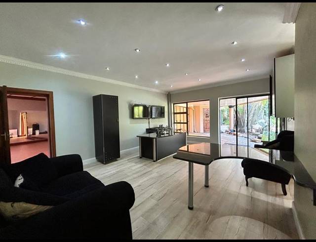 9 BEDROOM HOUSE FOR SALE IN SELCOURT